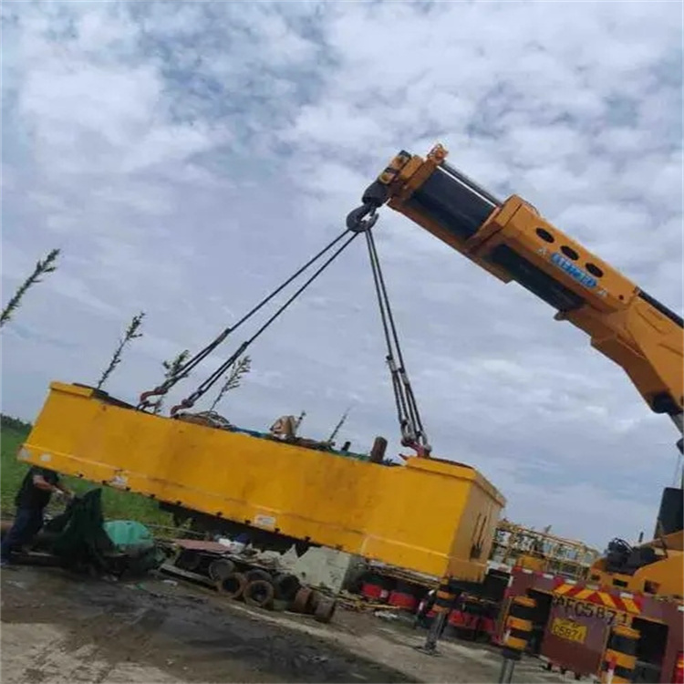 随州吊运集装箱的吊车